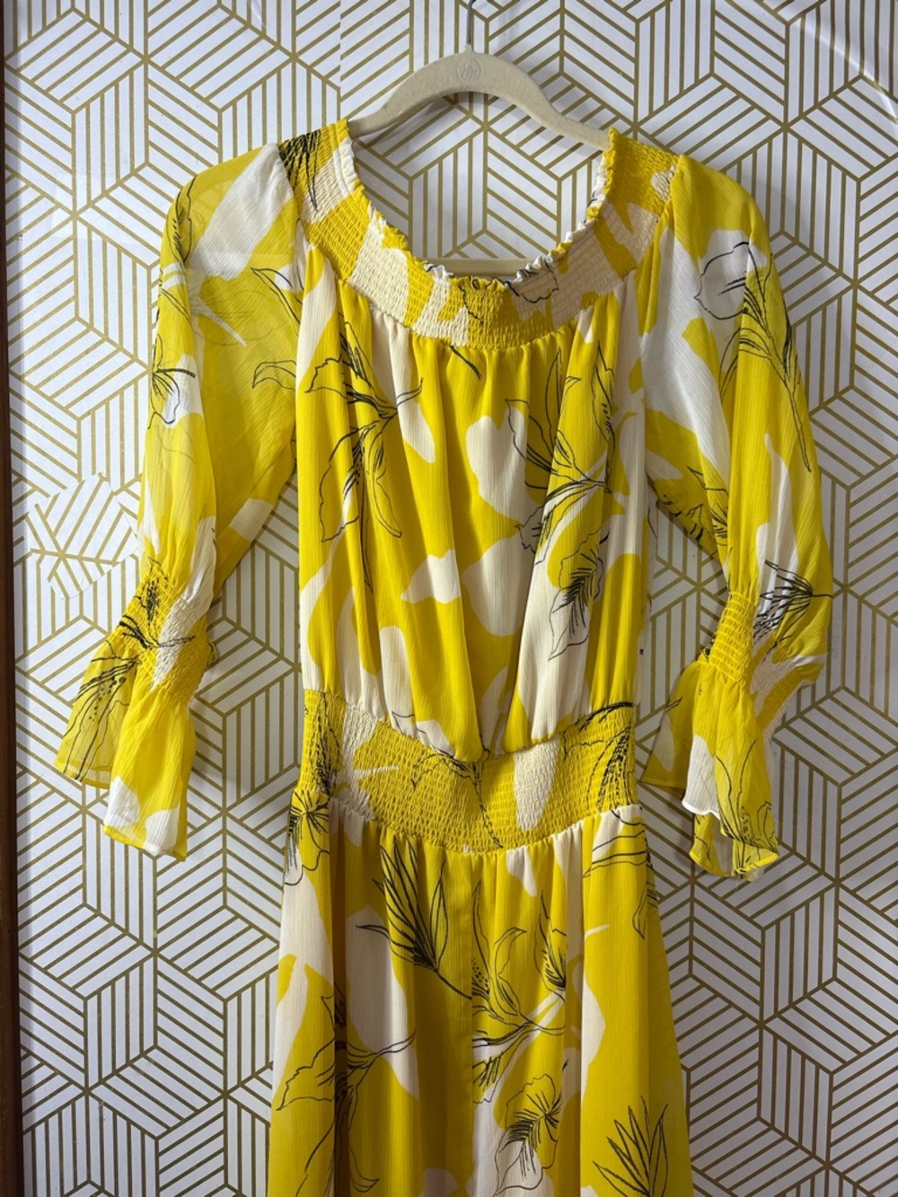 Chico's Yellow Floral Off Shoulder Smocked Maxi Dress Sz Chico’s 0.5 us 6 - Picture 4 of 6